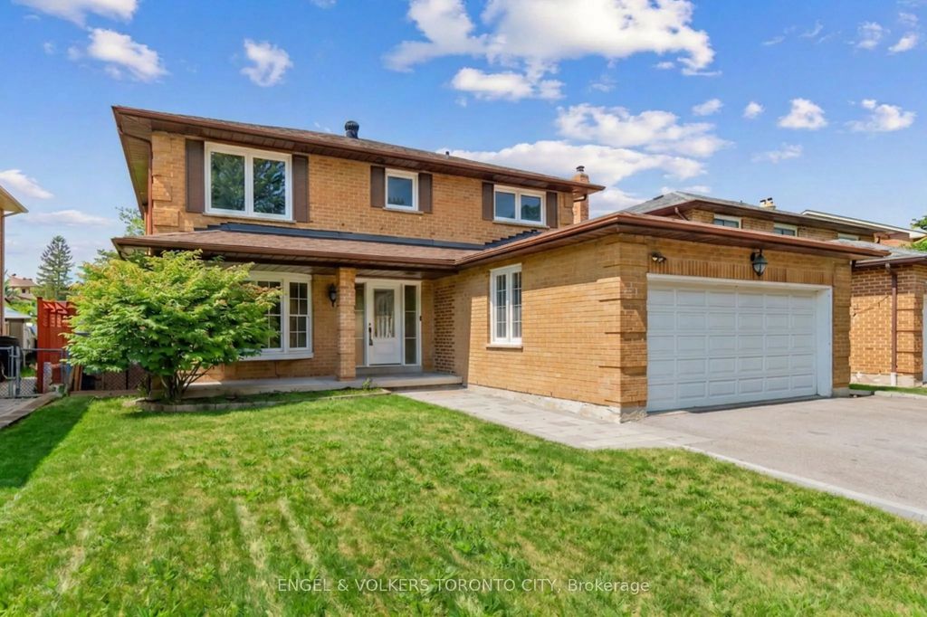 98 Golf Links Drive, Aurora