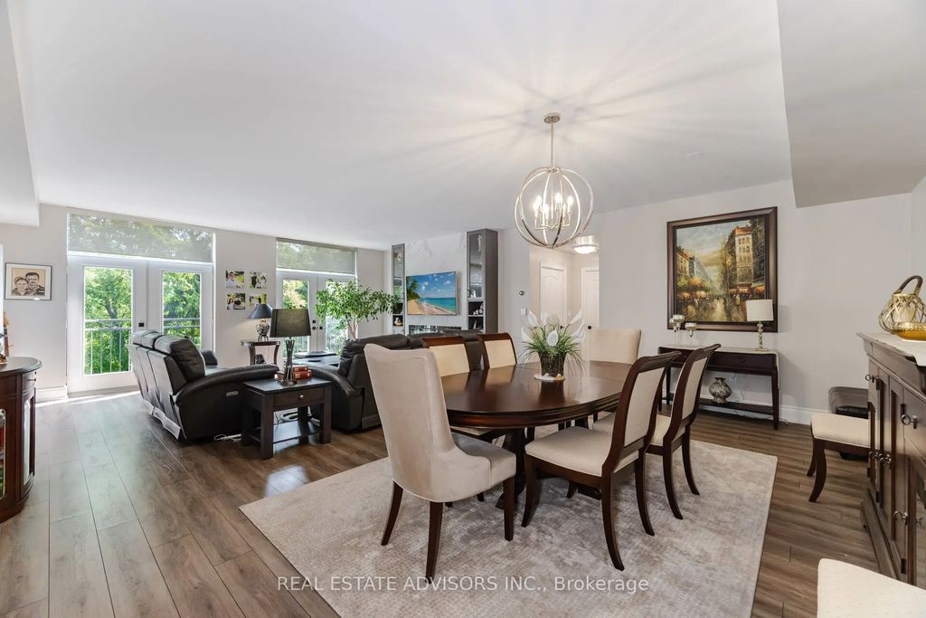 53 Woodbridge Avenue 313, Vaughan