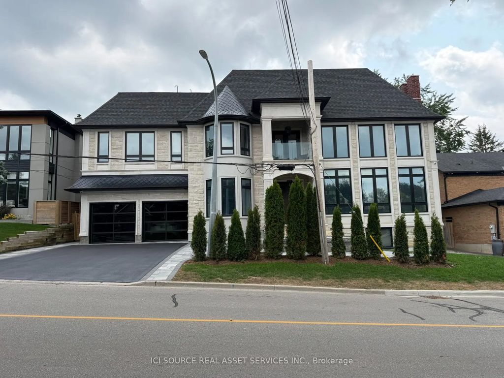 211 Kennedy Street W, Aurora