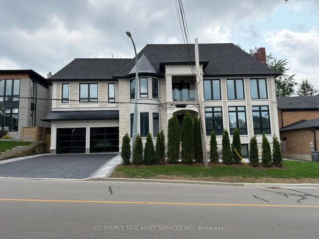 211 Kennedy Street W, Aurora