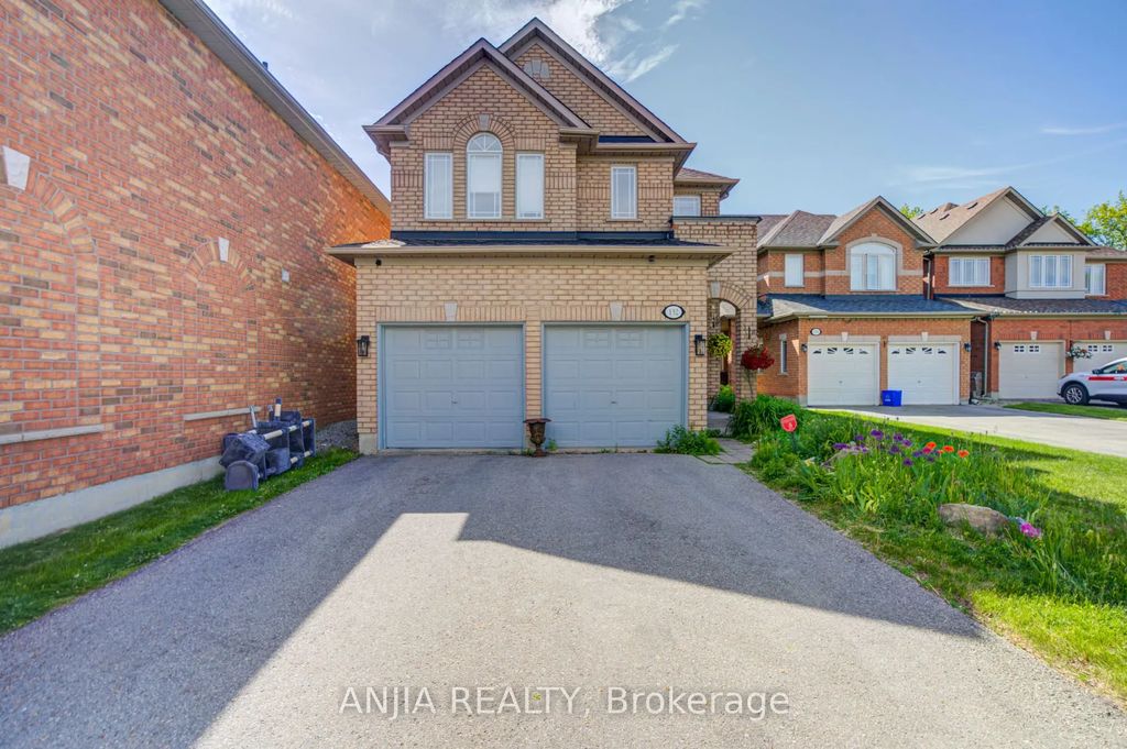 132 Estate Garden Drive, Richmond Hill