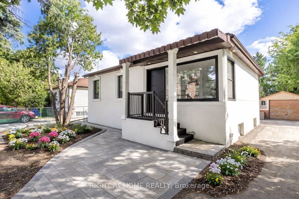 225 Essex Avenue, Richmond Hill