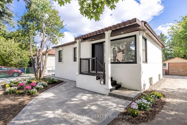 225 Essex Avenue, Richmond Hill