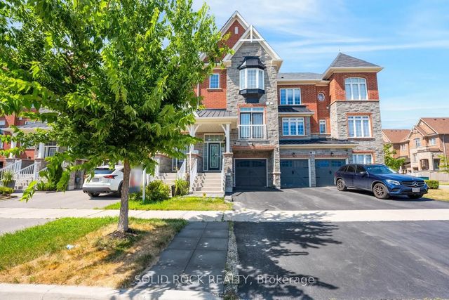 142 Farooq Boulevard S, Vaughan