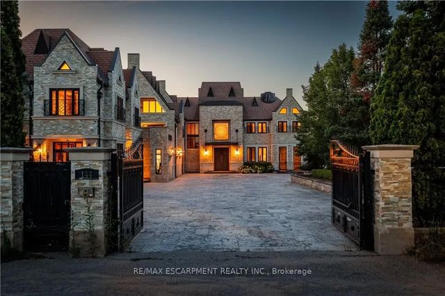 144 Lake Drive E, Georgina