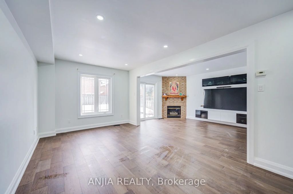 17 Kenborough Court, Markham