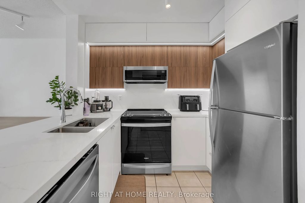11 Oneida Crescent 1202, Richmond Hill