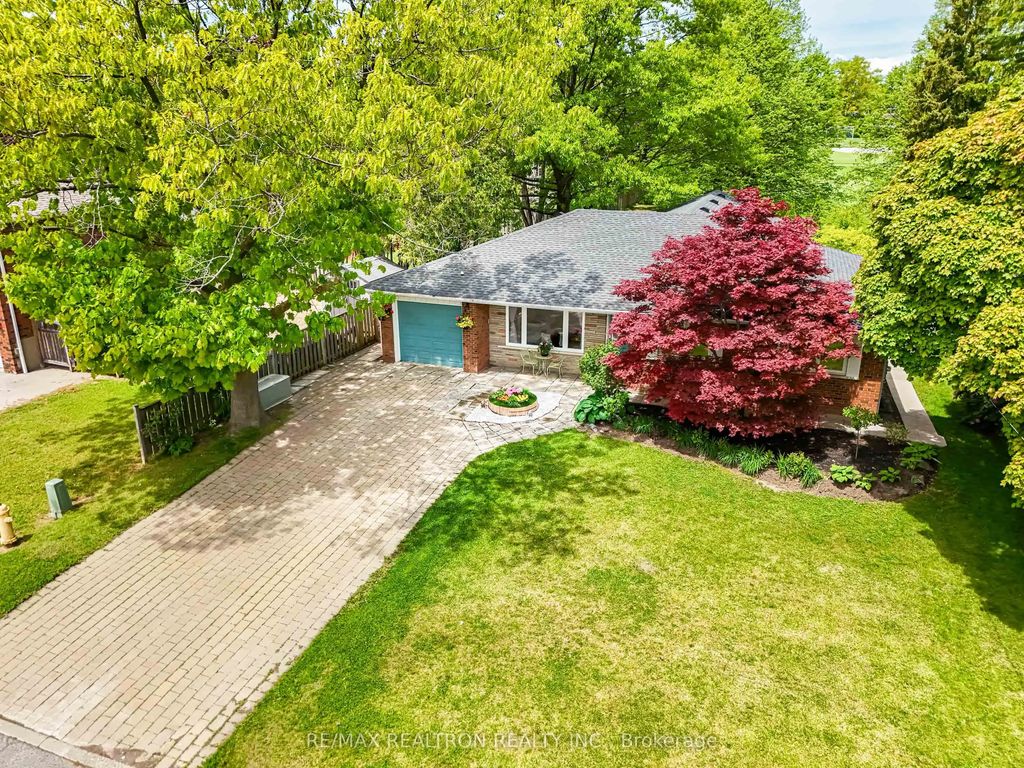 15 Lincoln Green Drive, Markham