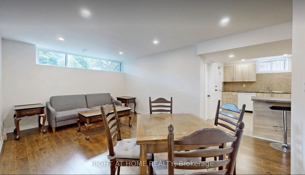36 Aurora Heights Drive, Aurora