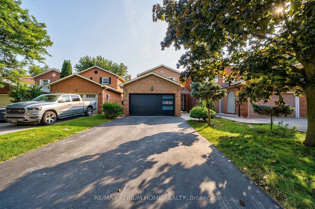 61 Trothen Circle, Markham