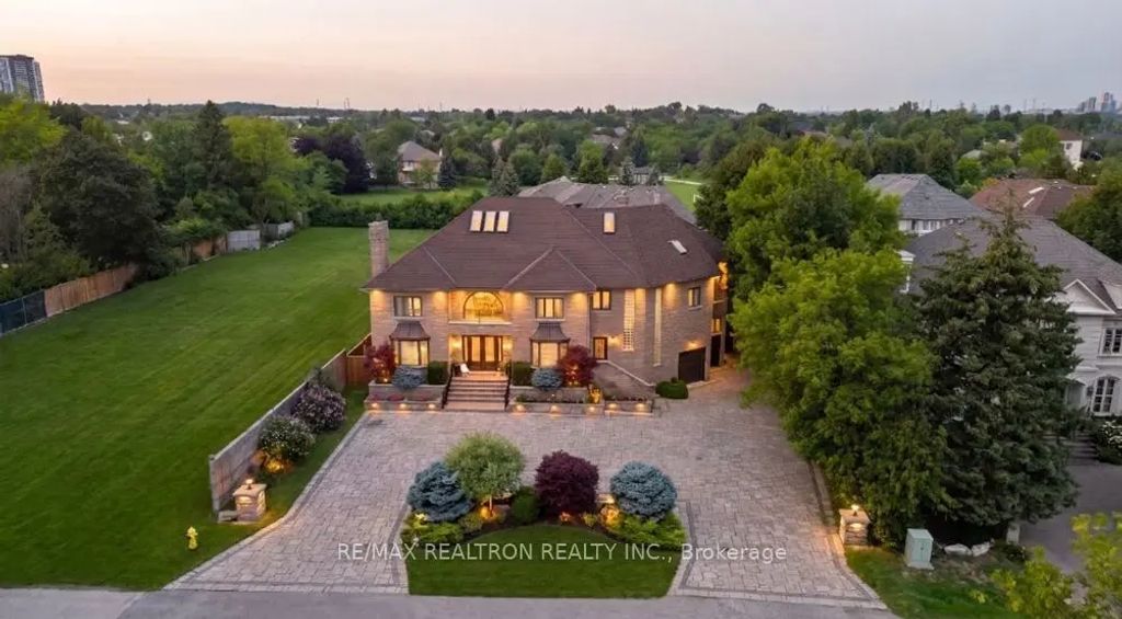 166 Arnold Avenue, Vaughan