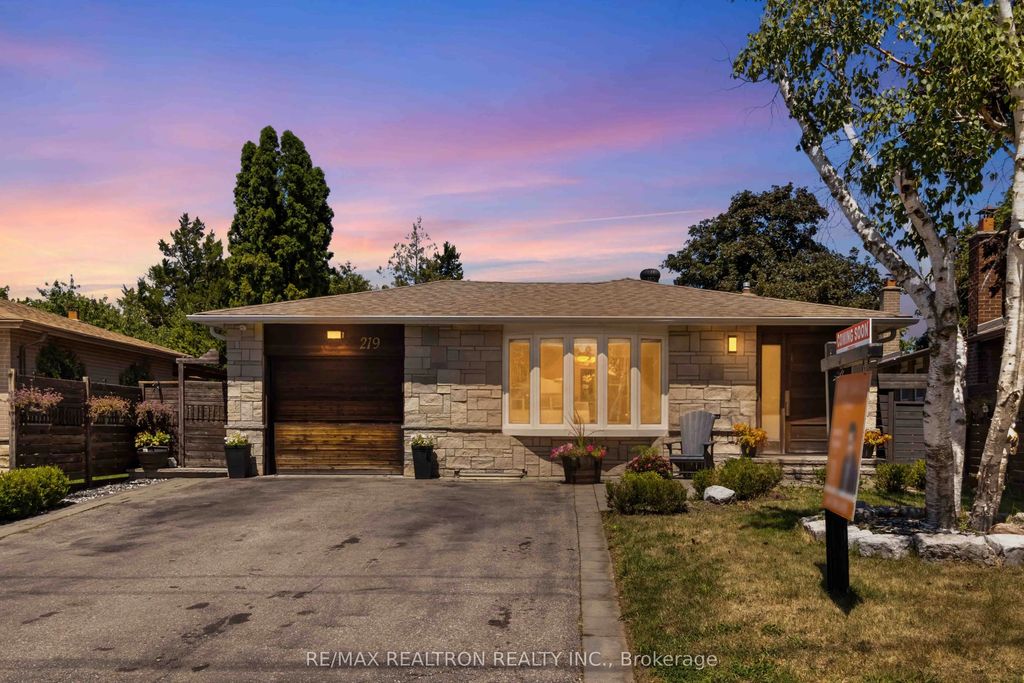 219 Bay Thorn Drive, Markham
