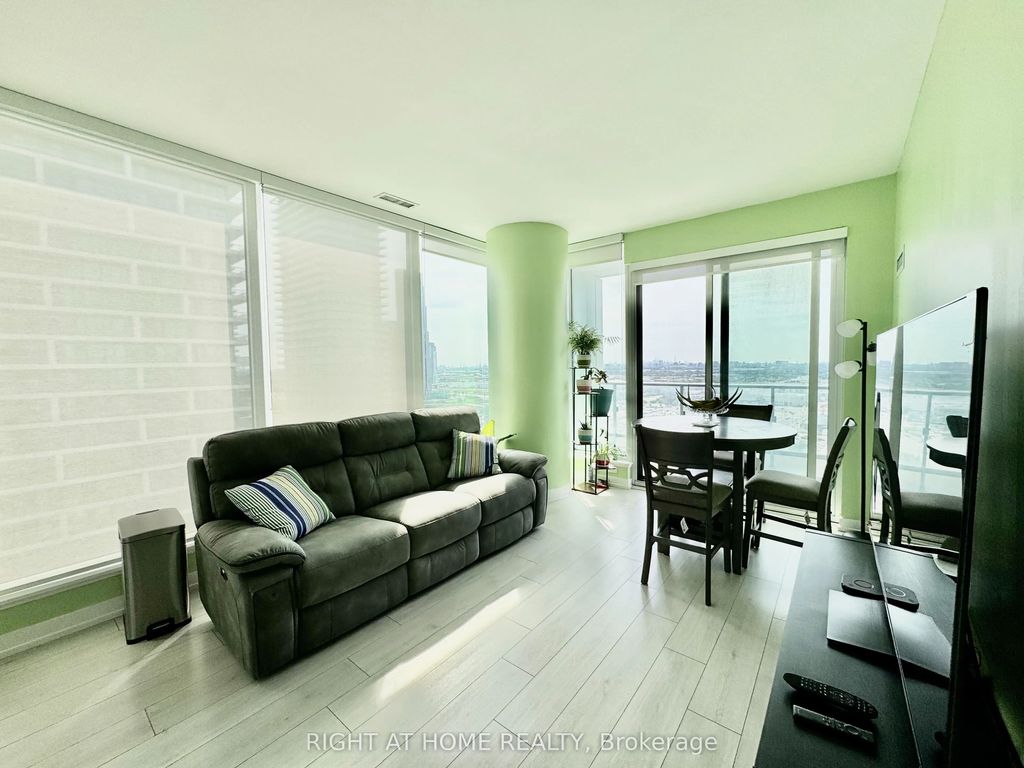 898 Portage Parkway 1903, Vaughan