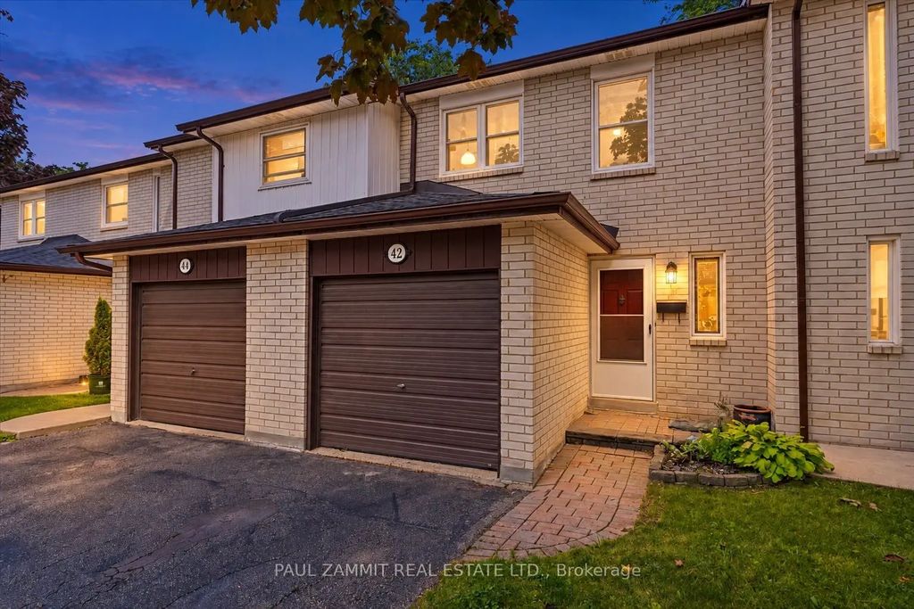 42 Nicholson Way, Markham