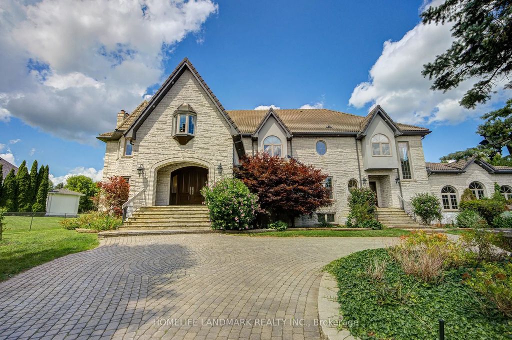 21 Kensington Drive, Richmond Hill