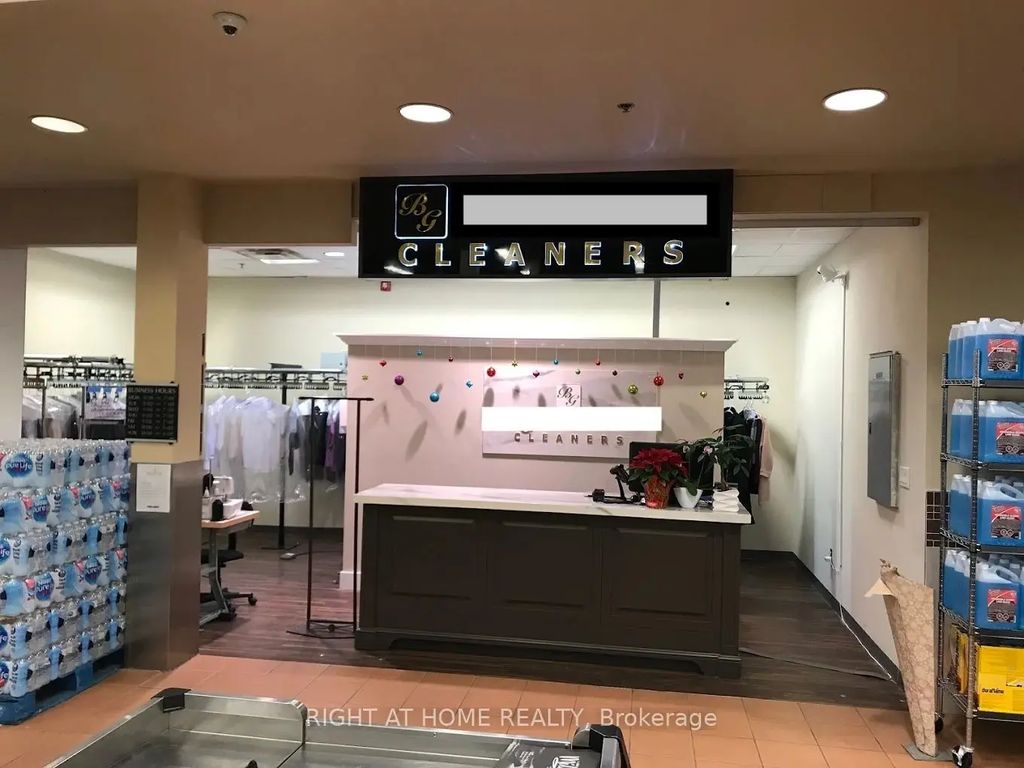 9306 Bathurst Street, Vaughan