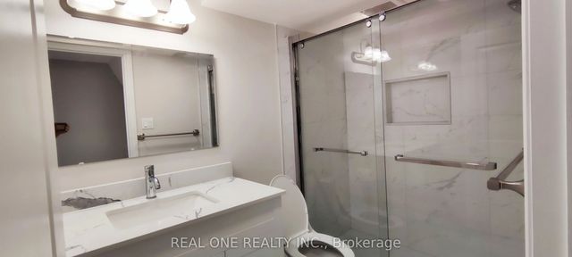 22 Cloverridge Avenue Bsmt B, East Gwillimbury