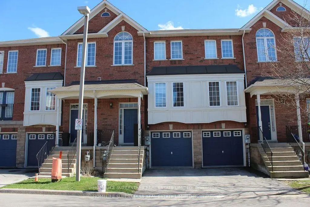 19 Foxchase Avenue 46, Vaughan