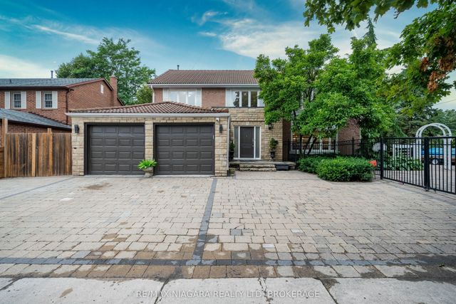 2 Aitken Circle, Markham
