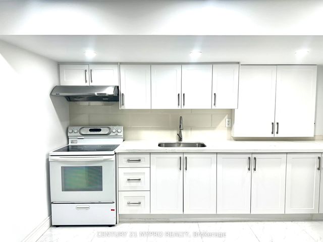 102 Worthing Avenue, Markham