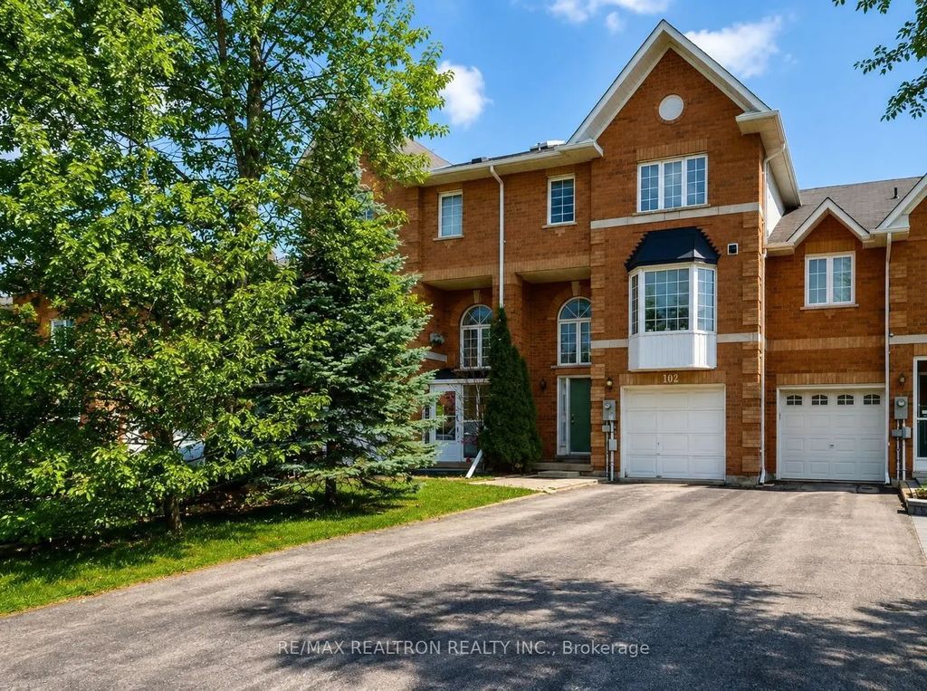 102 Royal Chapin Crescent, Richmond Hill