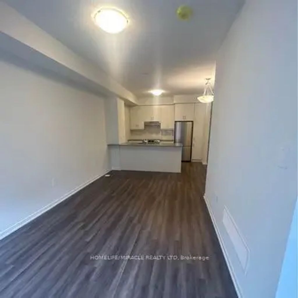 39 Honeycrisp Crescent 81, Vaughan