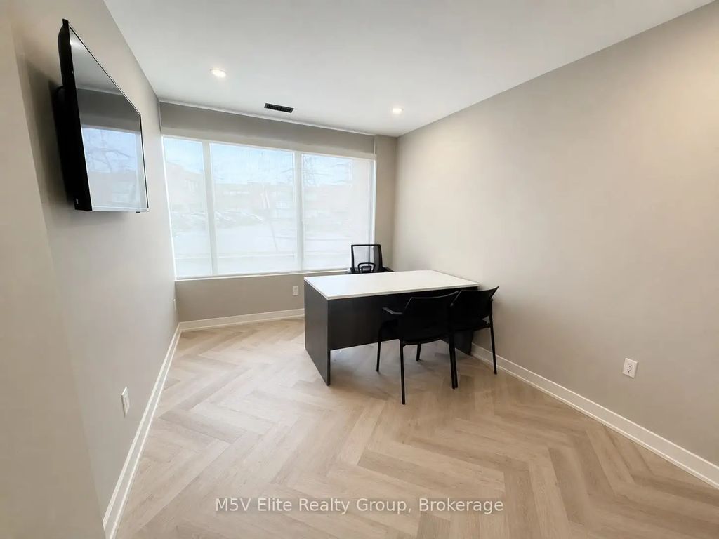 250 Regina Road 15, Vaughan
