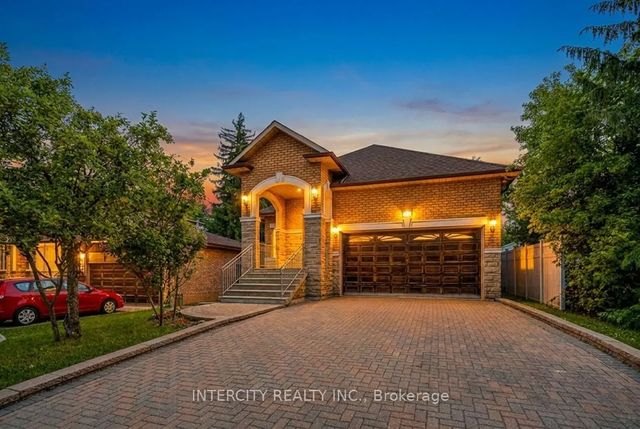 42 Oak Avenue, Richmond Hill