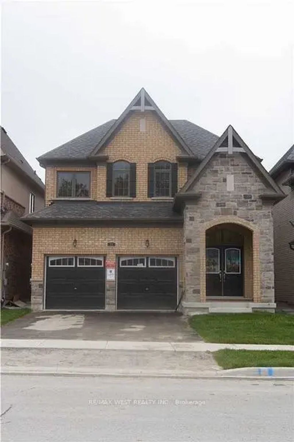 11 Chessington Avenue (main), East Gwillimbury