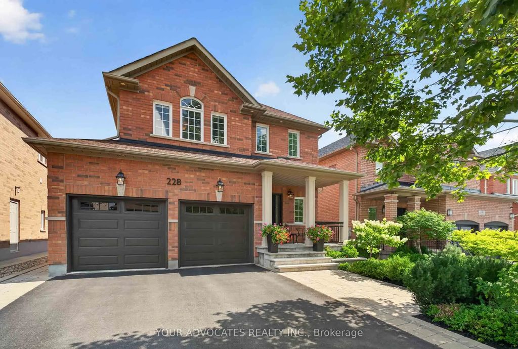 228 Twin Hills Crescent, Vaughan