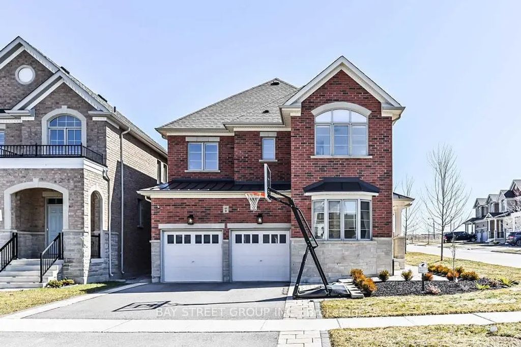 44 Clara May Avenue, East Gwillimbury