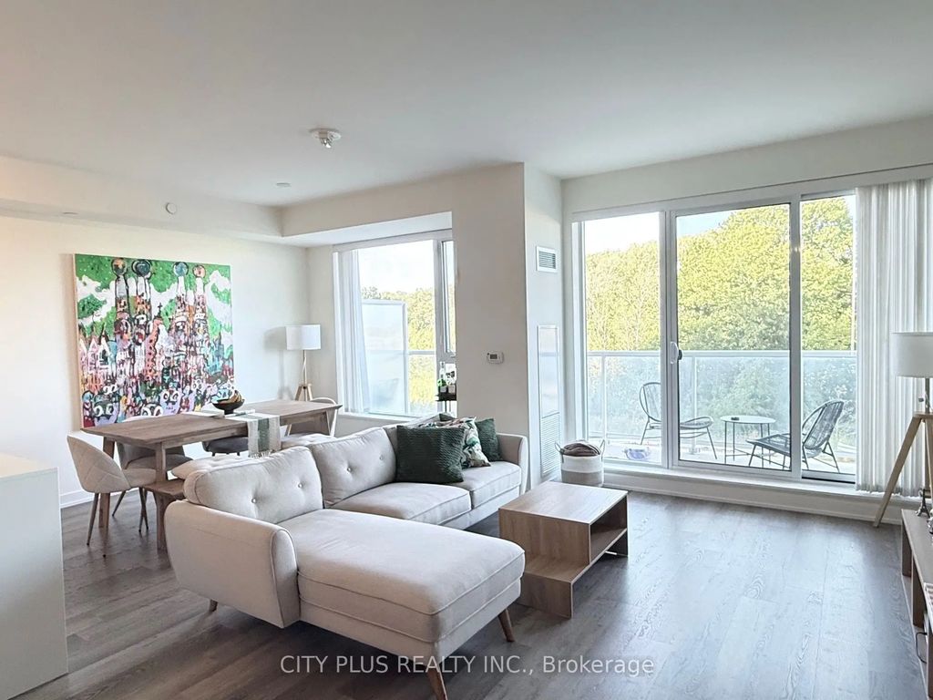 6 David Eyer Road 210, Richmond Hill