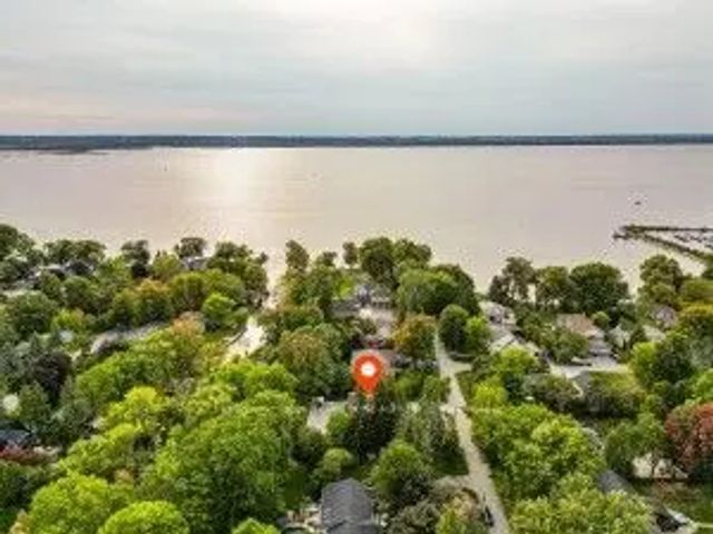 215 Willow Drive, Georgina