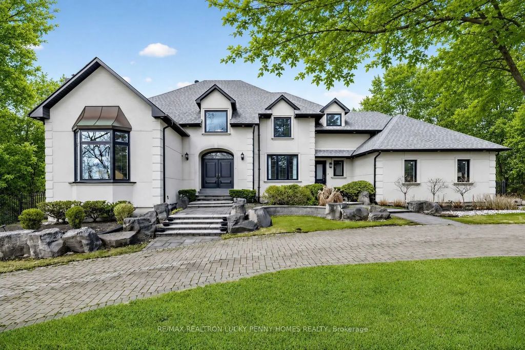 18 Walnut Glen Place, Markham