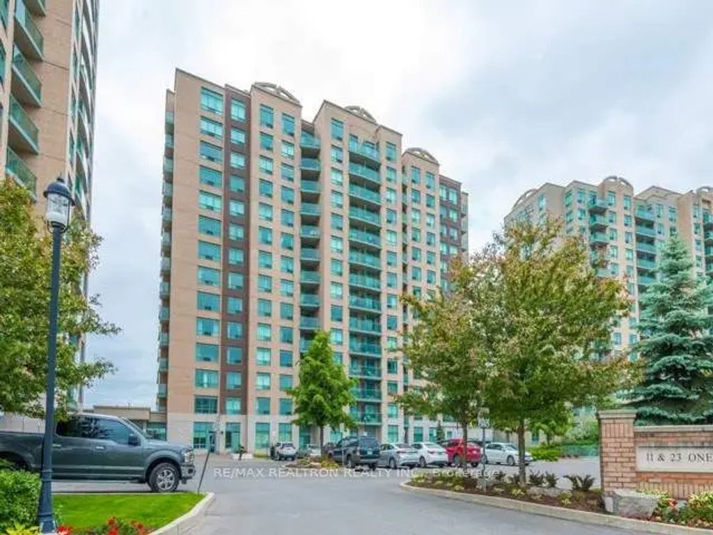 23 Oneida Crescent Ph13, Richmond Hill