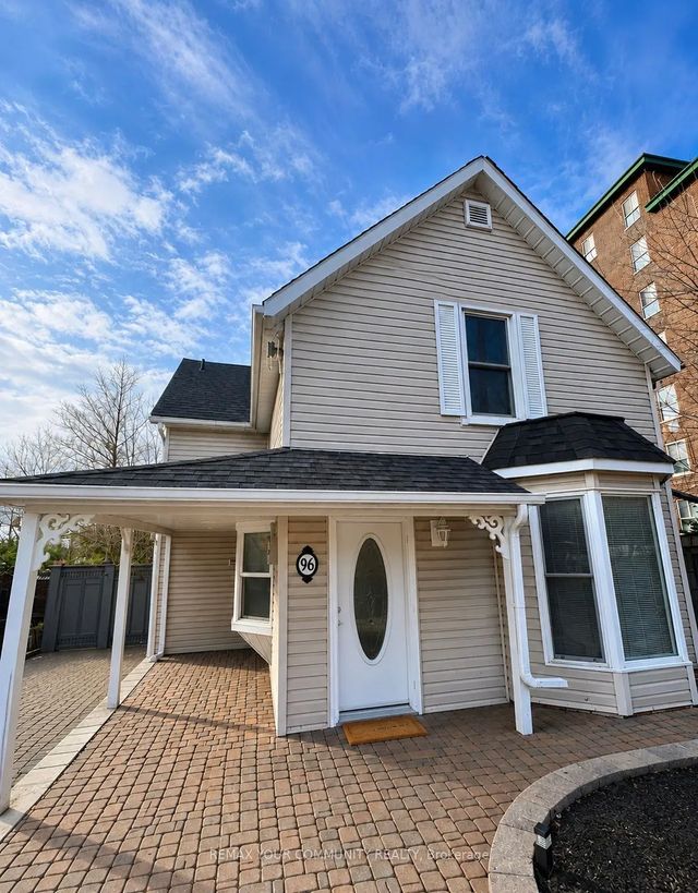 96 Gurnett Street Main, Aurora