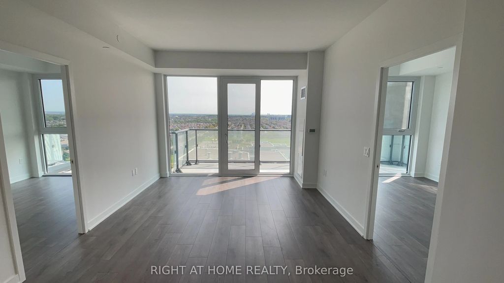 105 Oneida Crescent 1706, Richmond Hill