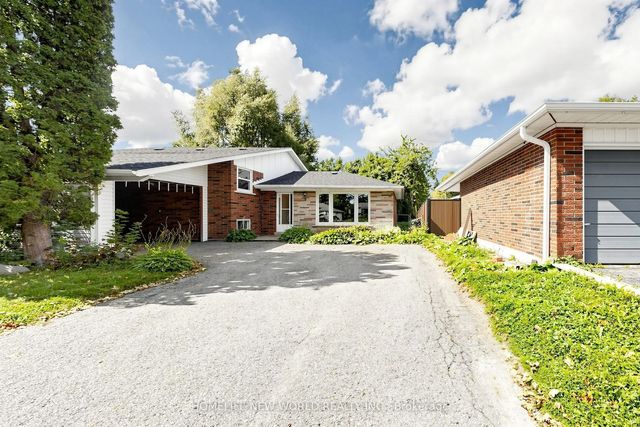6 Valleycrest Avenue, Markham