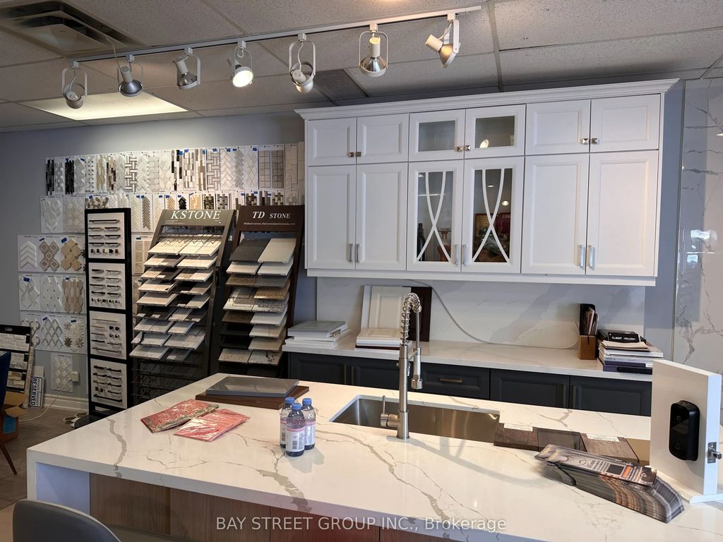 160 East Beaver Creek Road 29, Richmond Hill
