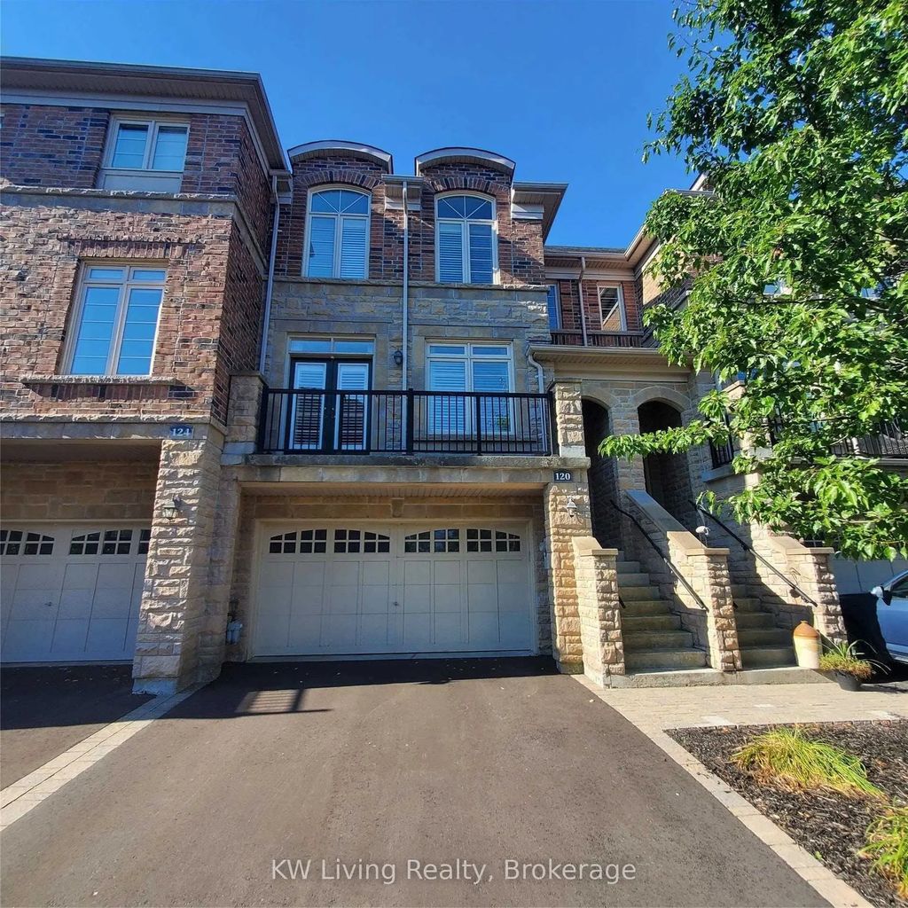 120 Chapman Court, Aurora
