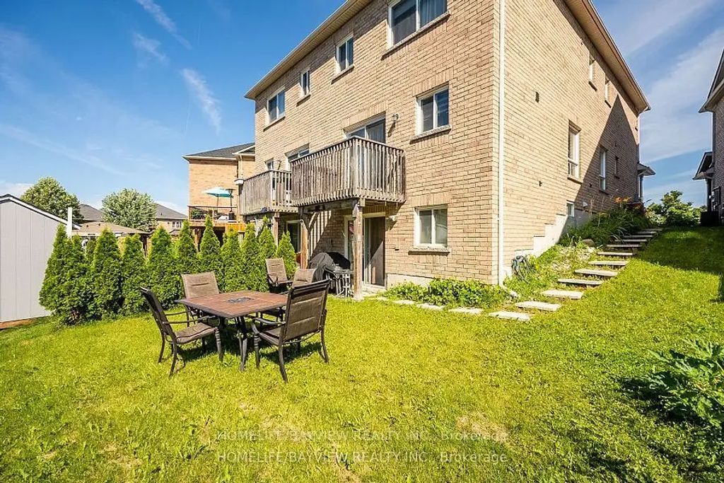 32 Four Seasons Crescent Walkout Basement, Newmarket