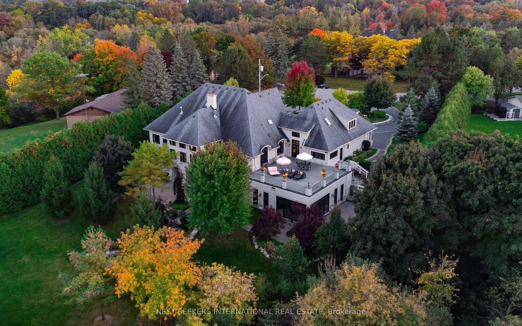 111 Manitou Drive, King