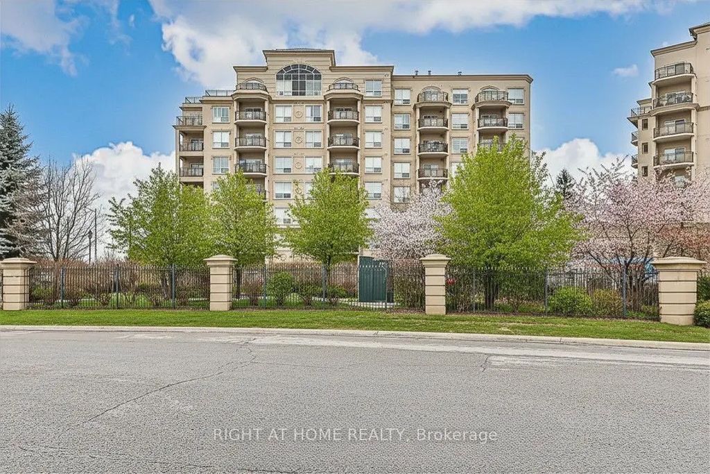 8 Maison Parc Court 305, Vaughan