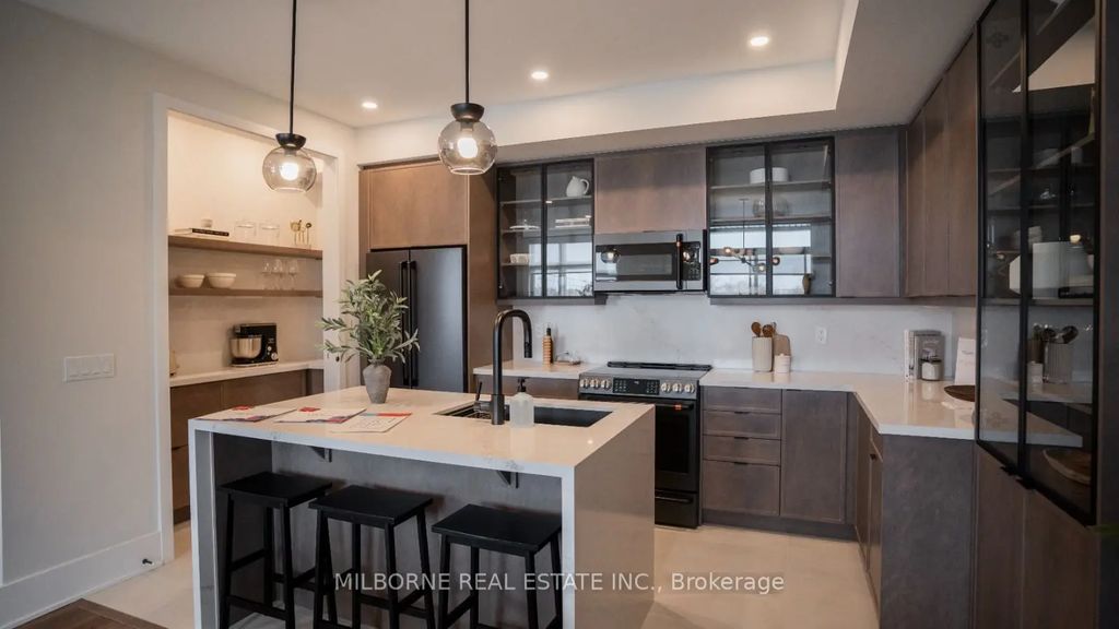 8 Arthur Plaxton Way, Markham