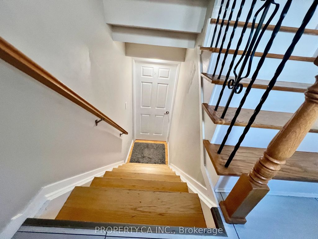 205 Talbot Crescent Lower, Newmarket