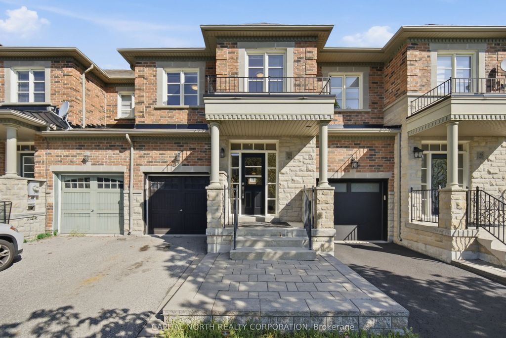 384 William Dunn Crescent, Newmarket
