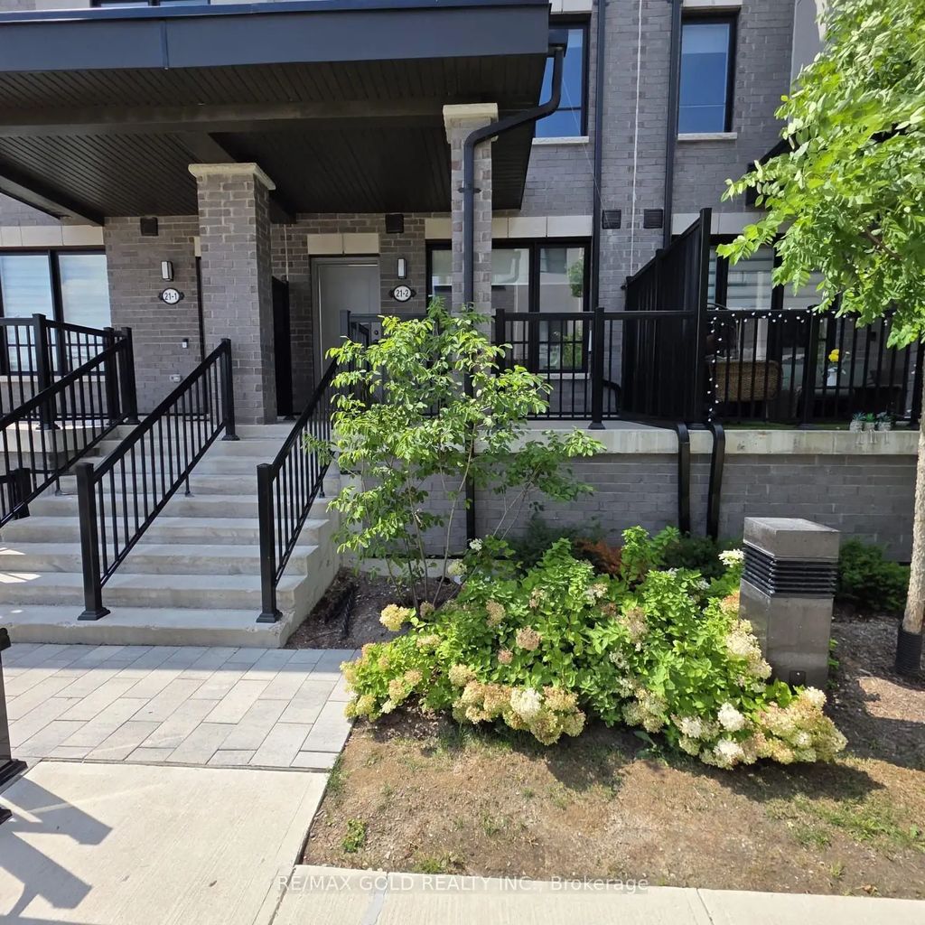 21 Baynes Way 2, Bradford West Gwillimbury