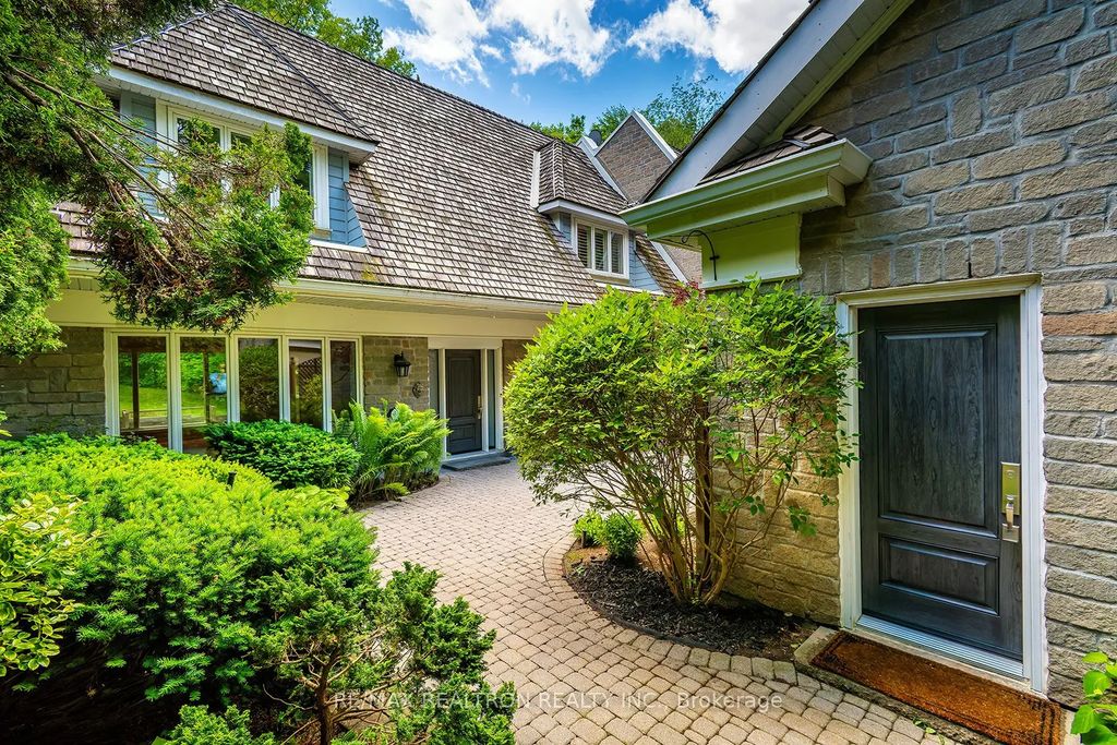 462 Beacon Hall Drive, Aurora