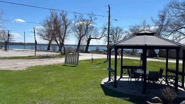 19 Lake Drive N, Georgina