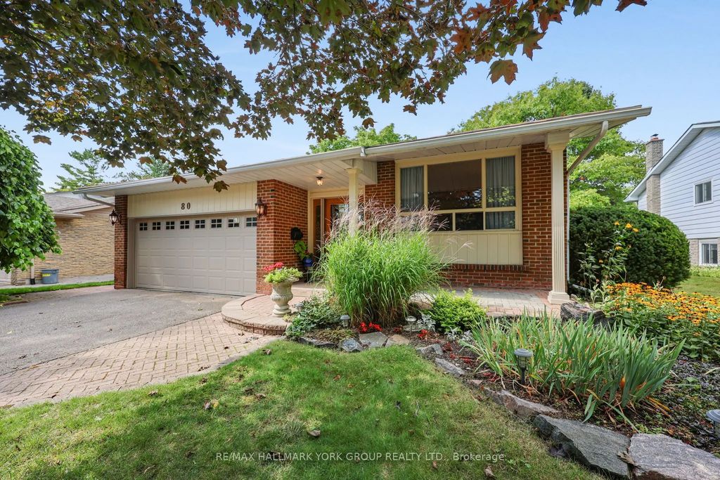 80 Fairway Drive, Aurora